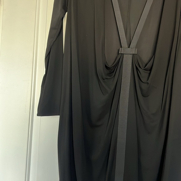 Issa low back dress , with pocket detail - Picture 3 of 9